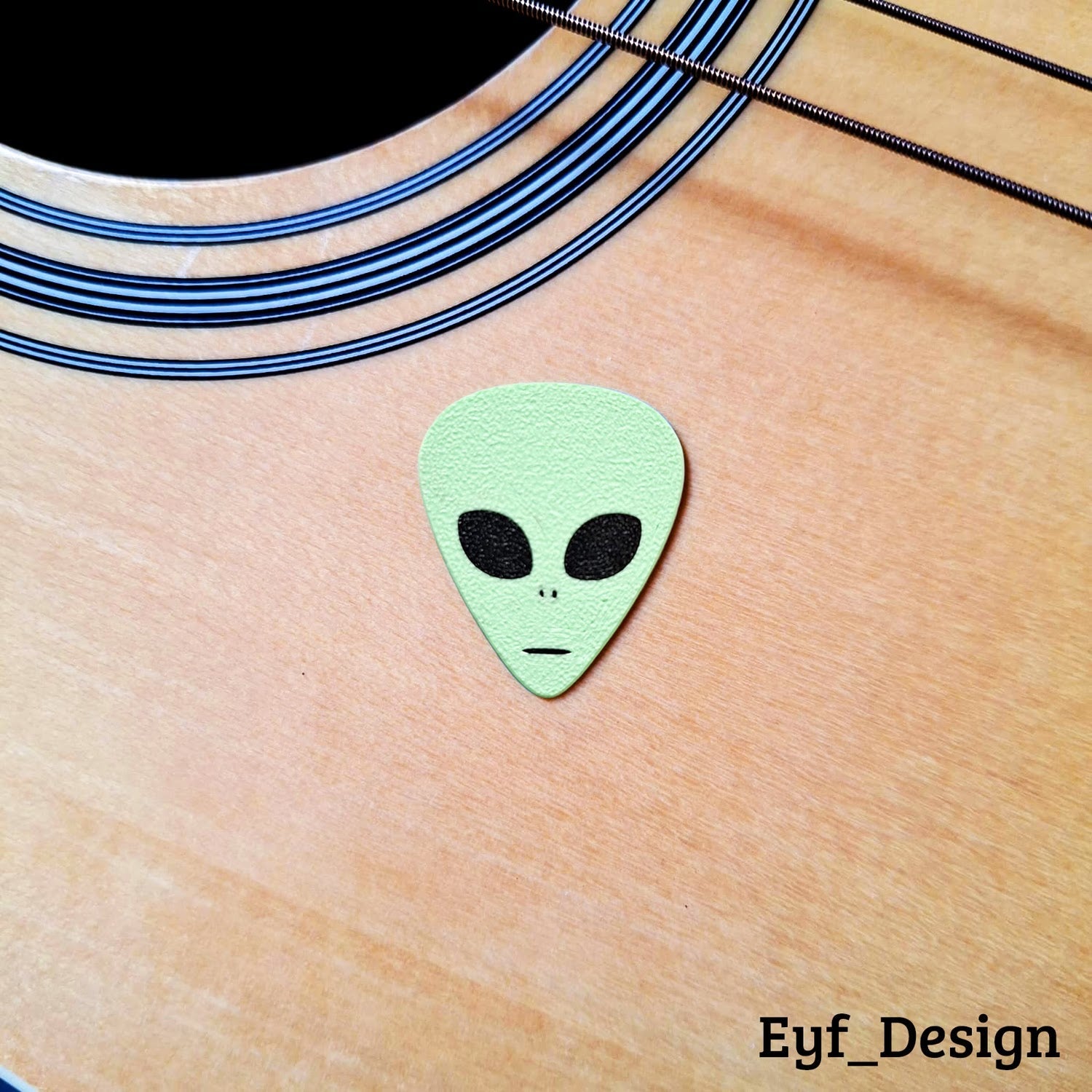 Guitar Pick Alien