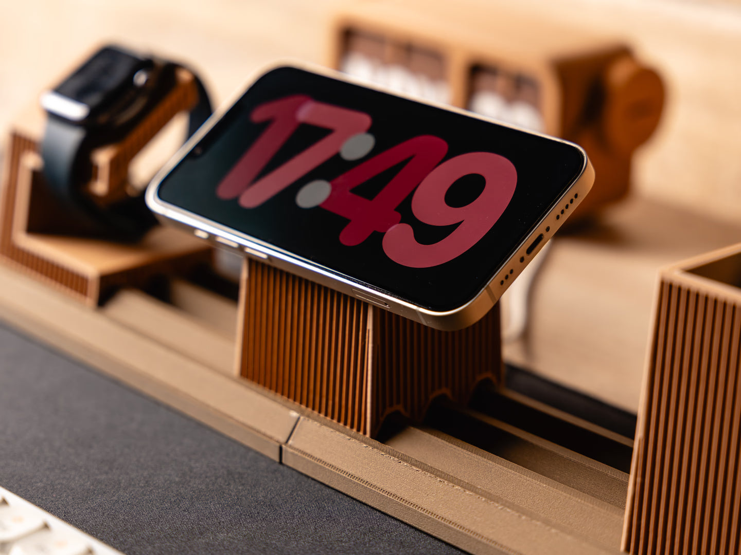 Moku Modular Desk System